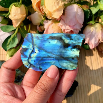 Φυσική πέτρα έλξης φεγγαρόπετρας, μονόπλευρη, ημι-γυαλισμένη πέτρα σχιστόλιθου, πέτρα τοπίου δεξαμενής ψαριών Ανατολικής Κίνας, χονδρική πώληση κρυστάλλων θάλασσας