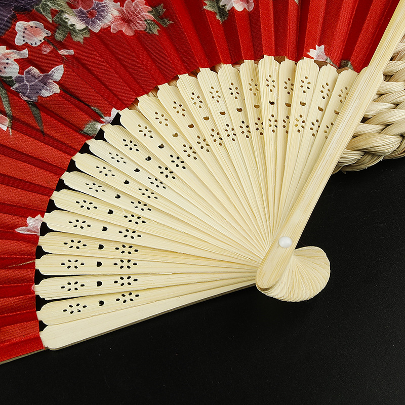 Kínai stílusú összecsukható juanfan bambusz üreges kis papírventilátor kreatív klasszikus antik hordozható női ventilátor esküvői szobadekoráció