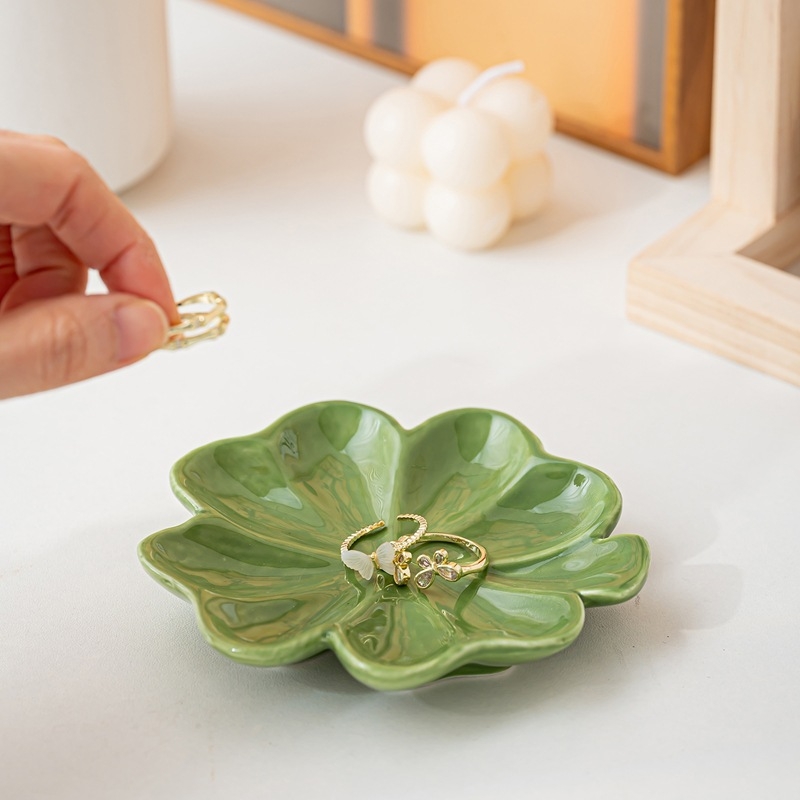 Piiriülene loominguline keraamiline ehtetaldrik neljalehelise ristiku stiilis kerge luksuslik väärtuslik ehtealus keraamiline kodumeisterdus