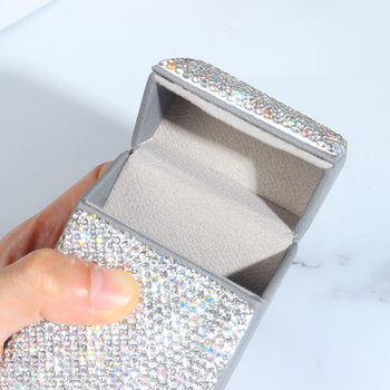 Nagykereskedelmi gyémánt durva cigarettadoboz finom cigarettadoboz 20 darabos férfi és női cigarettadoboz felhajtható hordozható cigarettadoboz nedvességálló cigarettatáska ajándék