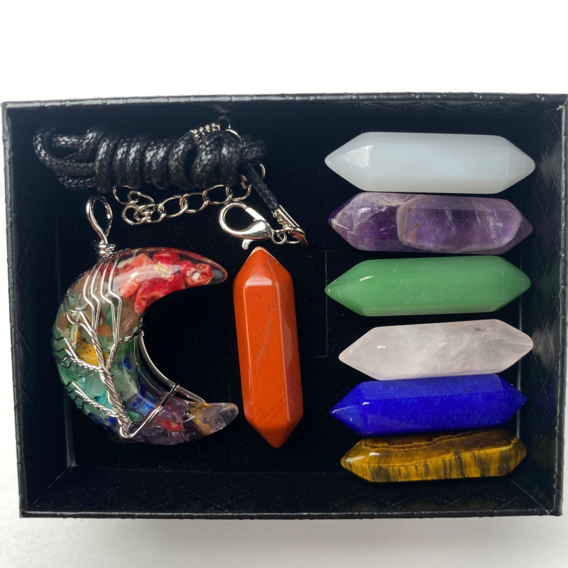 Kristalų rinkinys, čakros, šešiakampis stulpelis, kostiumas, netaisyklinga dovanų dėžutė, spalvinga rūdos brangakmenio kryžminė siena