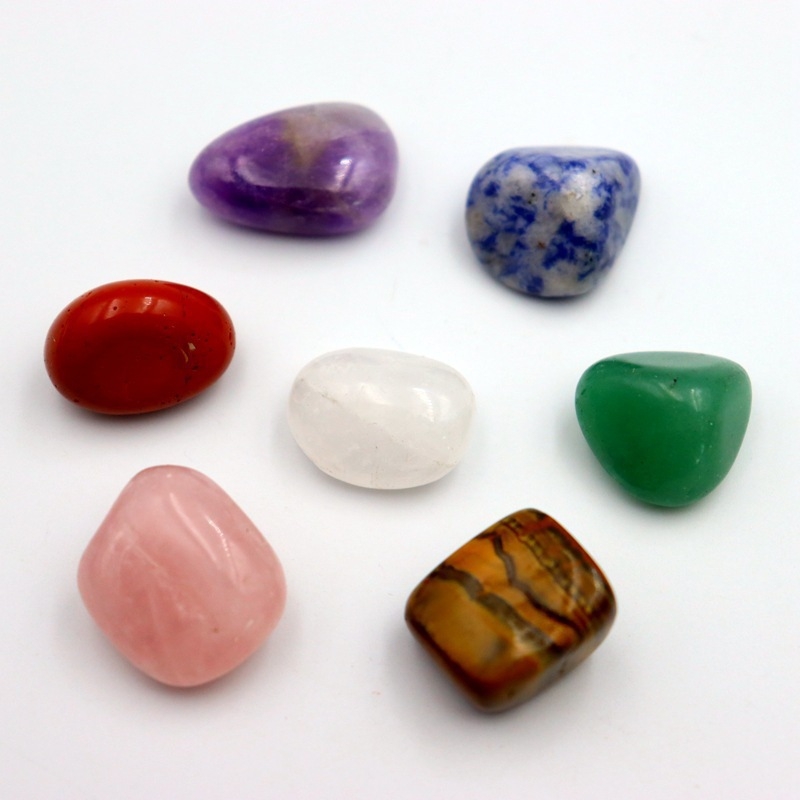 Kristalų rinkinys, čakros, šešiakampis stulpelis, kostiumas, netaisyklinga dovanų dėžutė, spalvinga rūdos brangakmenio kryžminė siena