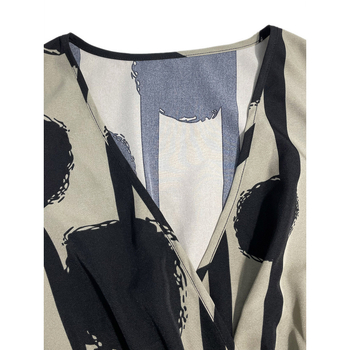 A 2025-ös új őszi és téli exportból származó, határokon átnyúló európai és amerikai pöttyös, V-nyakú, hosszú ujjú ruha tényleges képe