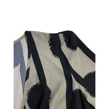 A 2025-ös új őszi és téli exportból származó, határokon átnyúló európai és amerikai pöttyös, V-nyakú, hosszú ujjú ruha tényleges képe