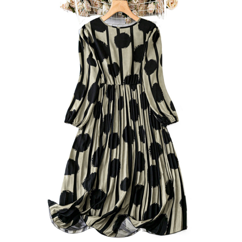 A 2025-ös új őszi és téli exportból származó, határokon átnyúló európai és amerikai pöttyös, V-nyakú, hosszú ujjú ruha tényleges képe