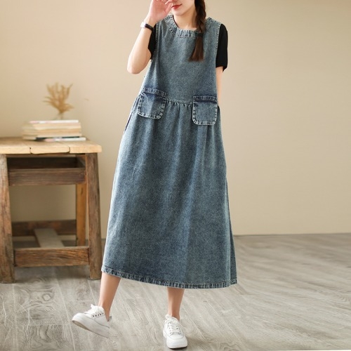 Mosott fehér ujjatlan farmerruha dupla zsebes, kerek nyakú, bő, hasat takaró, hosszú, A-vonalú szoknya