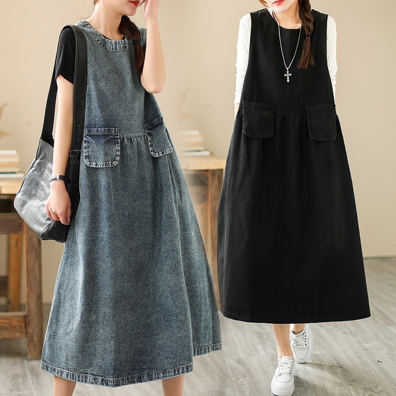 Mosott fehér ujjatlan farmerruha dupla zsebes, kerek nyakú, bő, hasat takaró, hosszú, A-vonalú szoknya