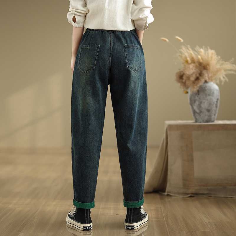 Īsts gatavu pavasara un rudens liela izmēra brīva ikdienas modes literārās un mākslinieciskās daudzpusīgās izšūtās harēma tēta džinsu kadrs