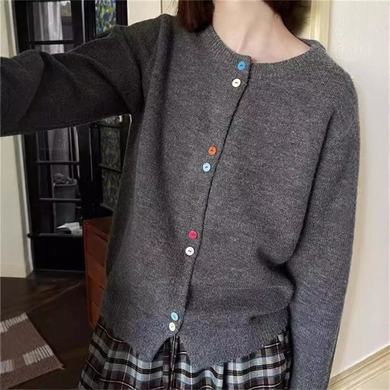 Színes, gombos kötött kardigán nőknek 2025 tavasz és ősz új, tiszta színű, laza, lusta stílusú, rövid pulóverkabát nőknek