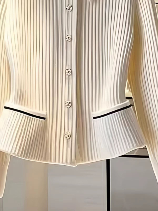 2024 kora őszi új, csúcskategóriás, egyedi, szuper jó megjelenésű fehér kötött kabát, temperamentumos, rövid, kis fazonú