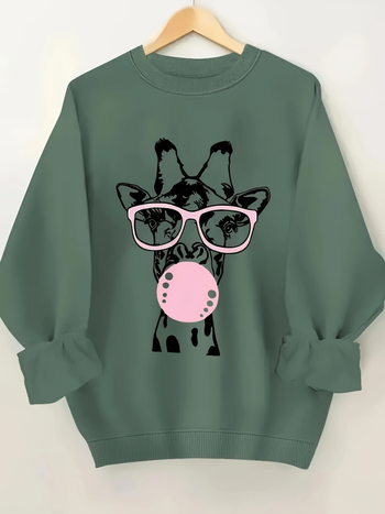 Hosszú ujjú, kerek nyakú, lezser pulóver, zsiráfmintával