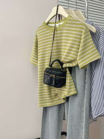 2024 Új Érkezés Alkalmi Minden Mérkőzés Karcsúsító Réspiaci Koreai Stílusú Csíkos Női Póló, Rövid Ujjú, Széles, Laza Vállú, Divatos