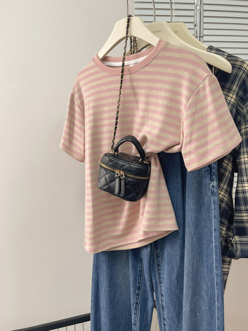 2024 Új Érkezés Alkalmi Minden Mérkőzés Karcsúsító Réspiaci Koreai Stílusú Csíkos Női Póló, Rövid Ujjú, Széles, Laza Vállú, Divatos