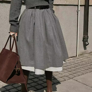 Винтидж пола с художествени сиви райета, двуслойна, с шевове, големи размери, нова сива пола за зимата 2024