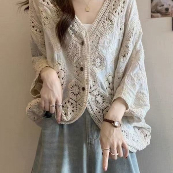 Unikalus ir stilingas nėriniuotas tuščiavidurių nėrinių megztinis moterims, 2025 m. vasaros naujas plius dydžio nuo saulės apsaugantis viršus su trijų ketvirčių rankovėmis