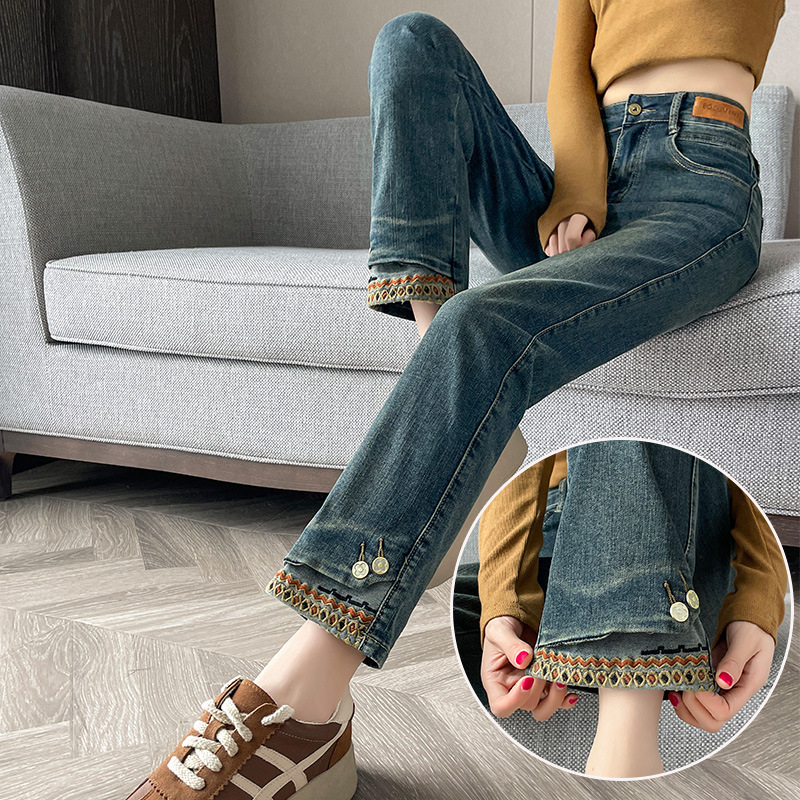 Vintage egyenes szárú farmer női 2025 tavaszi rugalmas Guofeng hímzéses keskeny kilencágú francia pipaszárnadrág