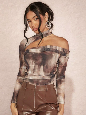 Ayj24S159--Γυναικείο Μοντέρνο Ρετρό Στυλ με Κομψό Στενή Εφαρμογή, Σέξι, Ασύμμετρο Μπλούζα με Ψηφιακή Στάμπα και Έξω Ώμους