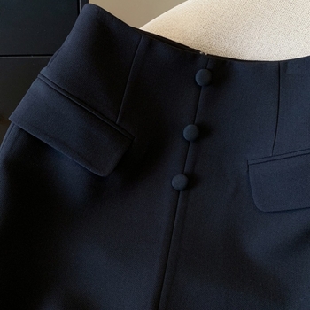 Μαύρη κομψή φούστα κοστουμιού με διασταυρούμενη γραμμή, γυναικεία καλοκαιρινή φούστα 2025, νέο στυλ, δημοφιλές, επαγγελματικό, μεσαίου μήκους, φέτος