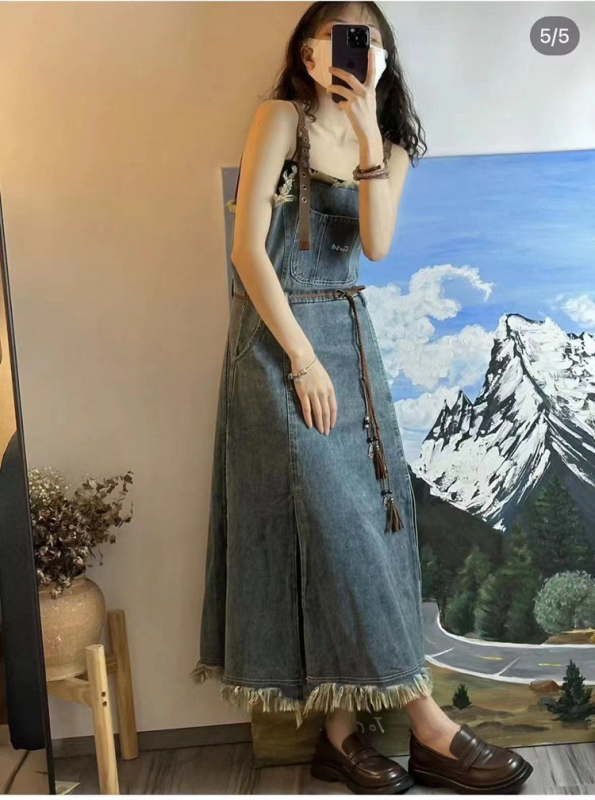 Amerikai retro farmerpántos ruha, női 2025-ös nyári dizájn, hasított, rozsdaszínű, bojtos, pántos, hosszú szoknya