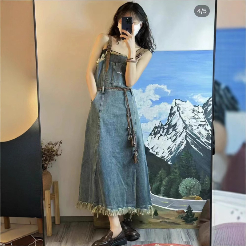 Amerikai retro farmerpántos ruha, női 2025-ös nyári dizájn, hasított, rozsdaszínű, bojtos, pántos, hosszú szoknya