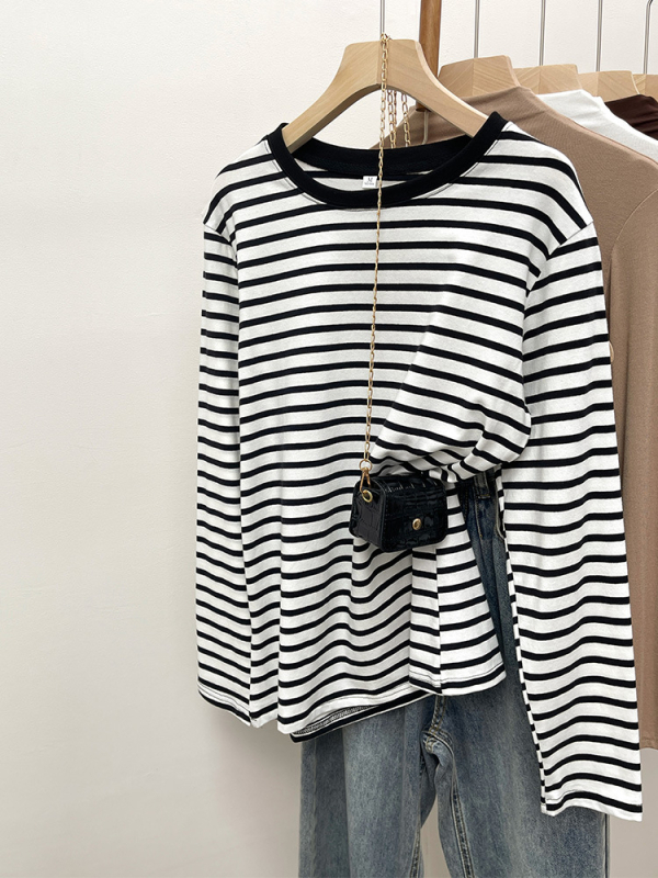 Tiszta pamut csíkos hongkongi stílusú vintage hosszú ujjú póló, sikkes tavaszi és őszi kontrasztos, bő, mindenhez illő sikkes, egyedi alaping
