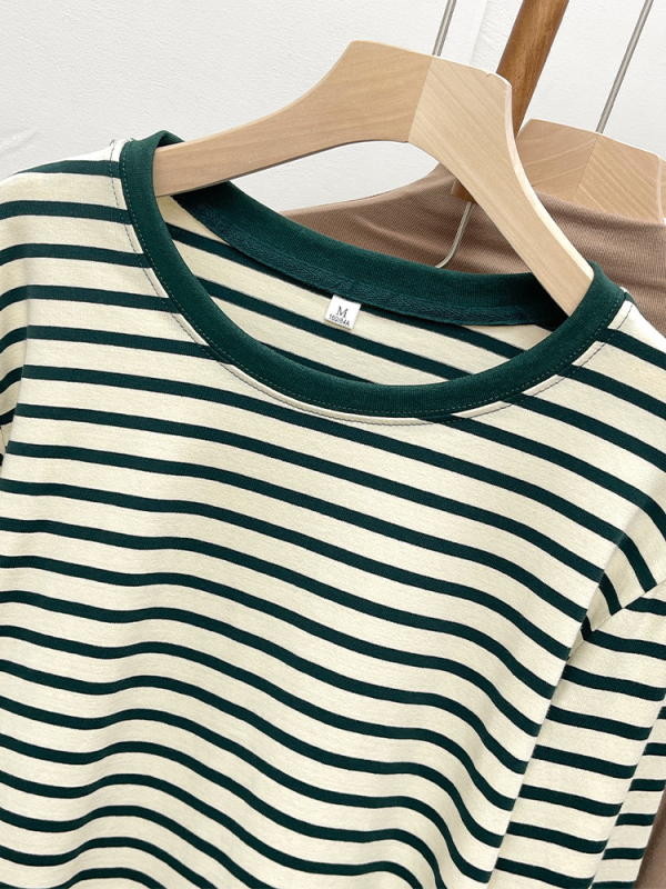 Tiszta pamut csíkos hongkongi stílusú vintage hosszú ujjú póló, sikkes tavaszi és őszi kontrasztos, bő, mindenhez illő sikkes, egyedi alaping