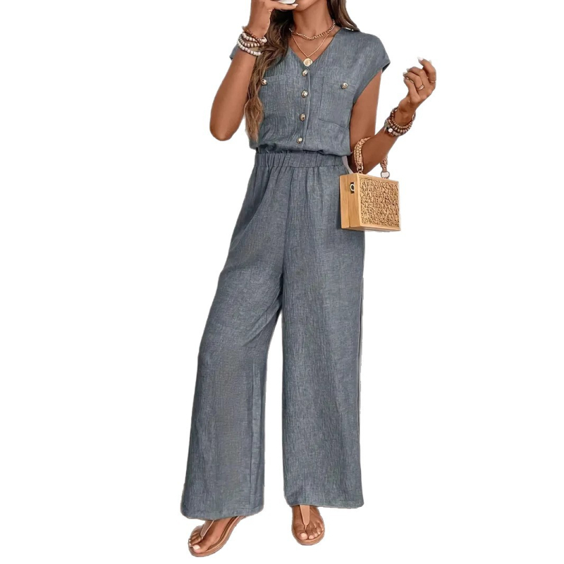 Játékos, korcsökkentő divatos női kosztüm ősszel és télen, kontrasztos zöld kockás mintás, harisnyatartós szoknya, pulóver, sál, lusta fazonú kétrészes szett