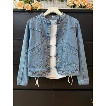 Guofeng női 2025 új kora tavaszi új kínai hímzett csattal dizájn rövid farmer ing dzseki retró felső