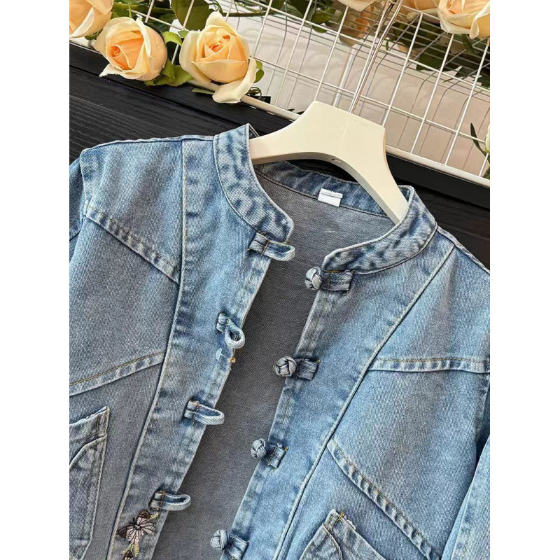 Guofeng női 2025 új kora tavaszi új kínai hímzett csattal dizájn rövid farmer ing dzseki retró felső