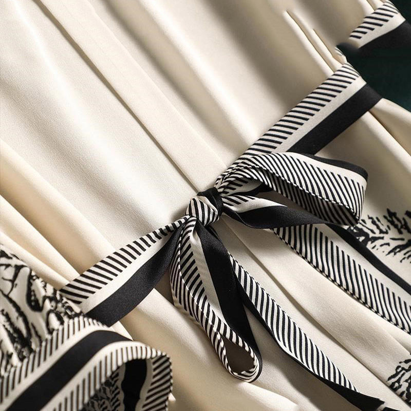 A Counter Shopping Mall visszavonja a vágási címkével ellátott női divatos elegáns selyemruhát, hosszú ruhát, 2024 nyara