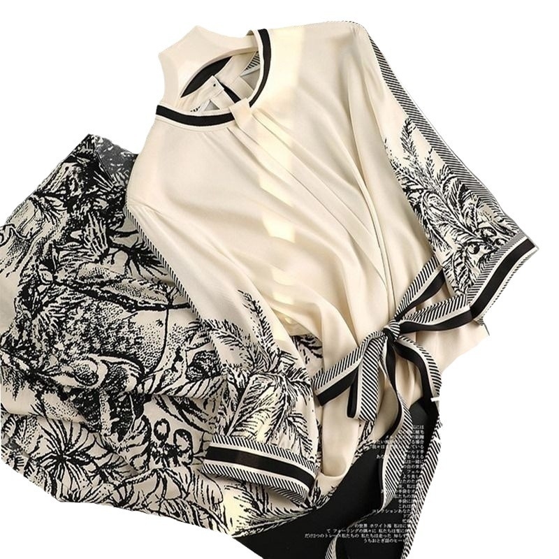 A Counter Shopping Mall visszavonja a vágási címkével ellátott női divatos elegáns selyemruhát, hosszú ruhát, 2024 nyara