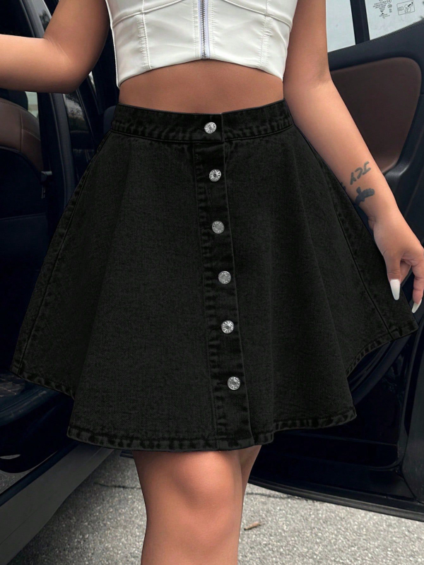 sandėlyje -20665# „Amazon“ tarpvalstybiniai moteriški drabužiai Europoje ir Amerikoje. Laisvalaikio tendencija – aukštu juosmeniu, laisvas, plonas džinsinis sijonas.