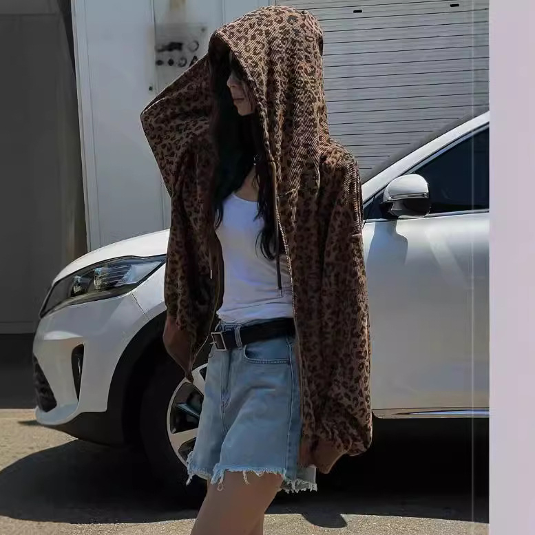 Határokon átnyúló Amazon európai és amerikai 2024 őszi új, szexi leopárdmintás, lógó cipzáras kapucnis pulóver