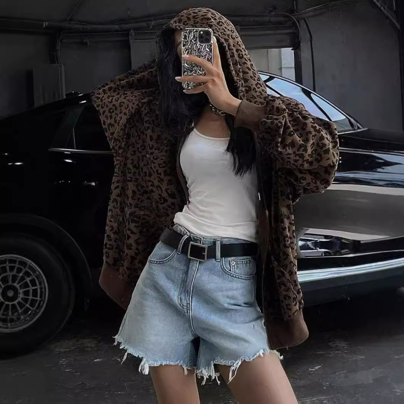 Határokon átnyúló Amazon európai és amerikai 2024 őszi új, szexi leopárdmintás, lógó cipzáras kapucnis pulóver