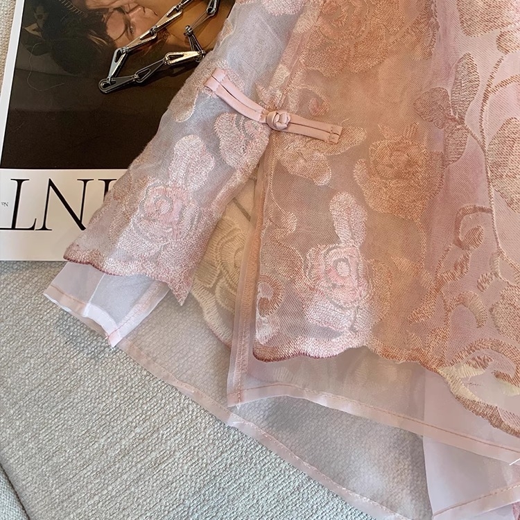 Nauja kiniško stiliaus žakardo siuvinėta tinklelio palaidinė moterims, vasarinė, naujo stiliaus apvali kaklo, švelni nacionalinio stiliaus sagomis puošta liemenė.