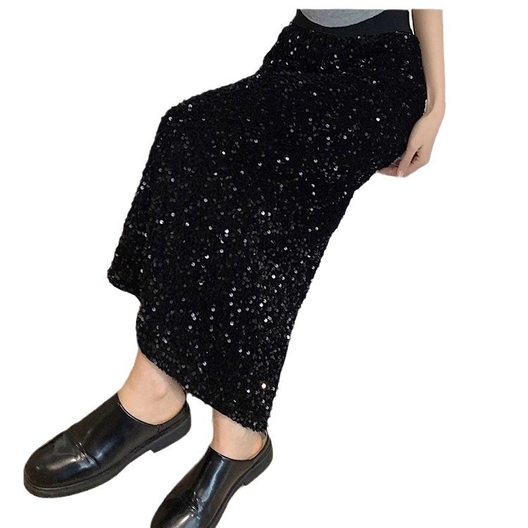 Hosszú, testhezálló szoknya finom flitterekkel és hasított, A-vonalú, egyenes szoknya exkluzív dizájnnal