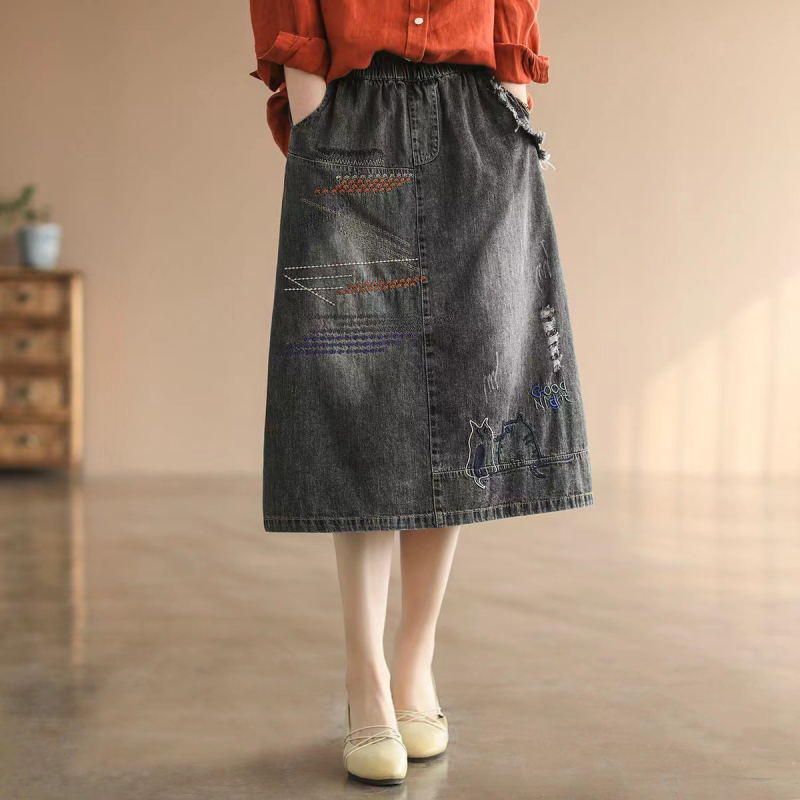 2023 Új, eredeti, művészi, etnikai stílusú, hímzett, párnázott, szakadt farmerszoknya Női, laza, karcsúsító, középhosszú szoknya