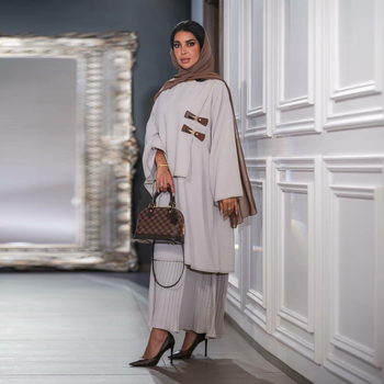 Mq215 Διασυνοριακό Φόρεμα με Αραβικό Πουλόβερ και Ραφή στο Στρίμ, Δερμάτινη Ρόμπα, με Πλεκτή Αγκράφα, Ντουμπάι, Μέση Ανατολή