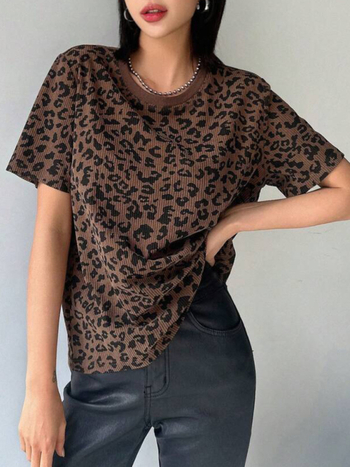 Határokon átnyúló népszerű európai és amerikai Amazon Independent Station 2025 dögös leopárdmintás rövid ujjú női póló nyári dizájnnal