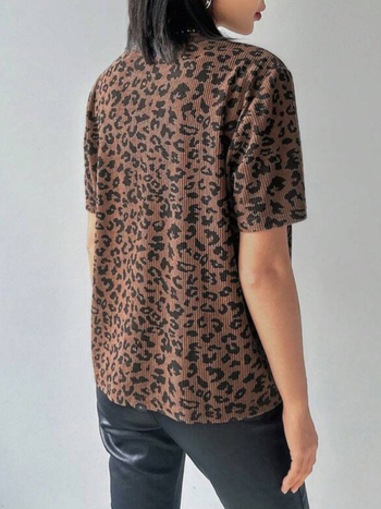 Határokon átnyúló népszerű európai és amerikai Amazon Independent Station 2025 dögös leopárdmintás rövid ujjú női póló nyári dizájnnal