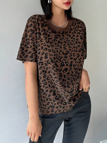 Határokon átnyúló népszerű európai és amerikai Amazon Independent Station 2025 dögös leopárdmintás rövid ujjú női póló nyári dizájnnal