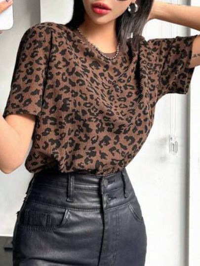 Határokon átnyúló népszerű európai és amerikai Amazon Independent Station 2025 dögös leopárdmintás rövid ujjú női póló nyári dizájnnal