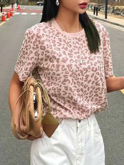 Határokon átnyúló népszerű európai és amerikai Amazon Independent Station 2025 dögös leopárdmintás rövid ujjú női póló nyári dizájnnal