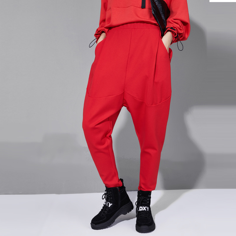 Sötét reteknadrág Tavaszi és őszi utcai divat új női nadrág lezser nadrág rakott karcsúsító szűkülő banánnadrág háremnadrág