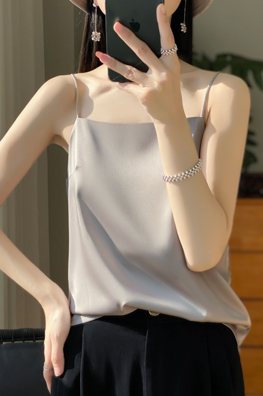 Női trikó belső 2025 új stílusú, egyszavas, szexi, könnyű, luxus, csúcskategóriás, selyem szatén alap ing