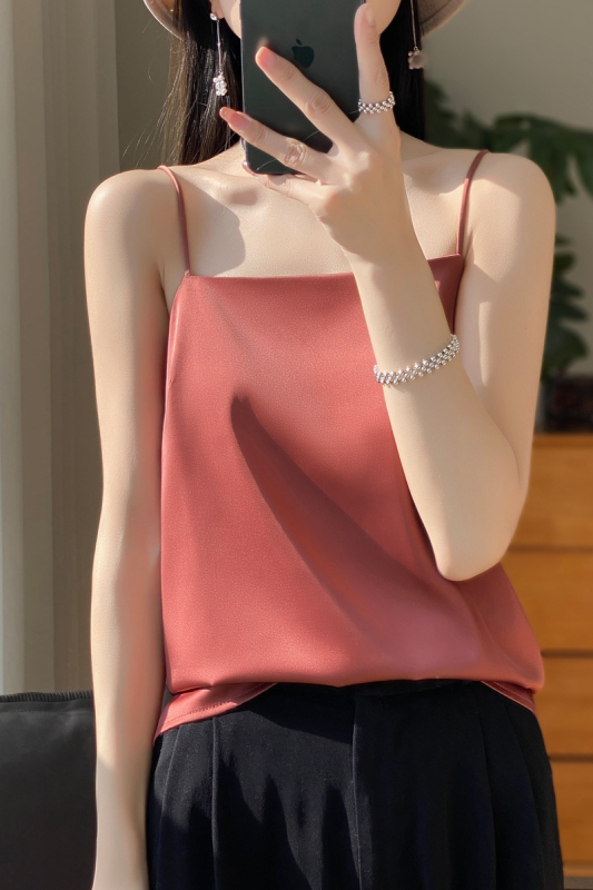 Női trikó belső 2025 új stílusú, egyszavas, szexi, könnyű, luxus, csúcskategóriás, selyem szatén alap ing