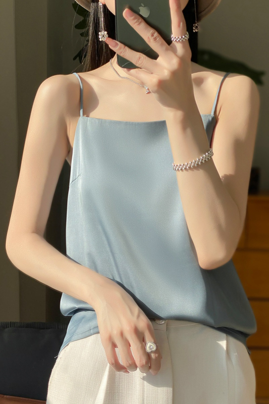 Női trikó belső 2025 új stílusú, egyszavas, szexi, könnyű, luxus, csúcskategóriás, selyem szatén alap ing