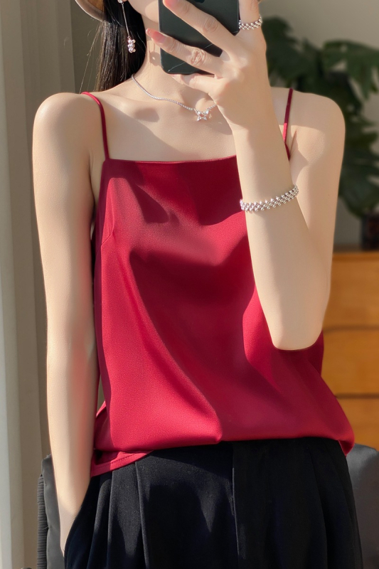 Női trikó belső 2025 új stílusú, egyszavas, szexi, könnyű, luxus, csúcskategóriás, selyem szatén alap ing