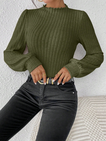 Φόρμα με πλεκτό τελείωμα σε γαλλικό στιλ, με κυματιστό τελείωμα και μικρό γιακά, φαναράκι, πλεκτό τοπ με μακριά μανίκια και νήμα λείανσης