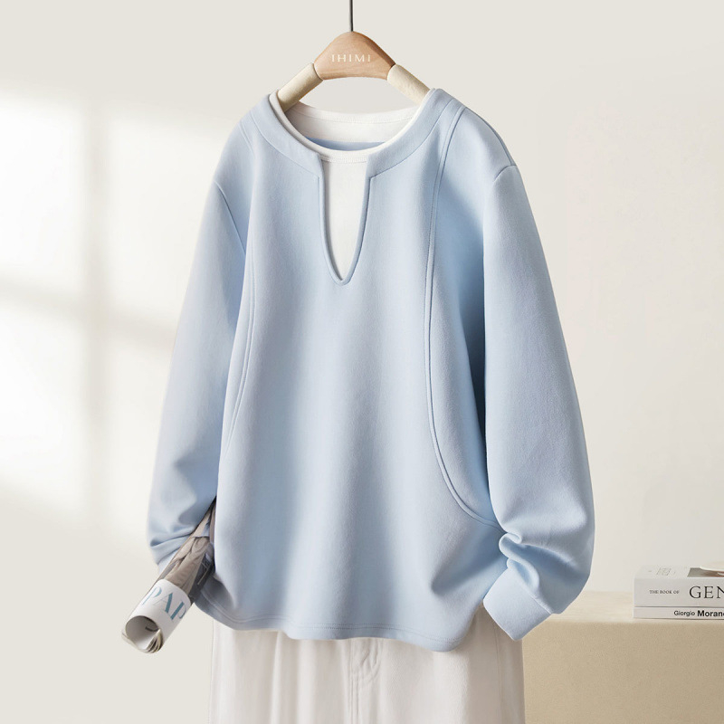 Dekonstruált, osztott és réteges dizájnú pulóver, kerek nyakú, kontrasztos színű pulóver